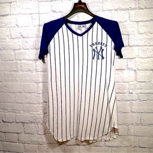 New York Yankees Pinstripe Nightshirt Size Medium